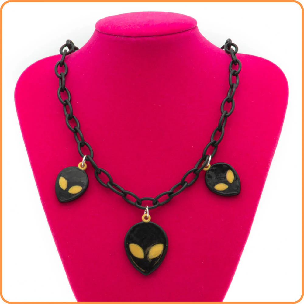 Alien Babe Necklace - Image 2